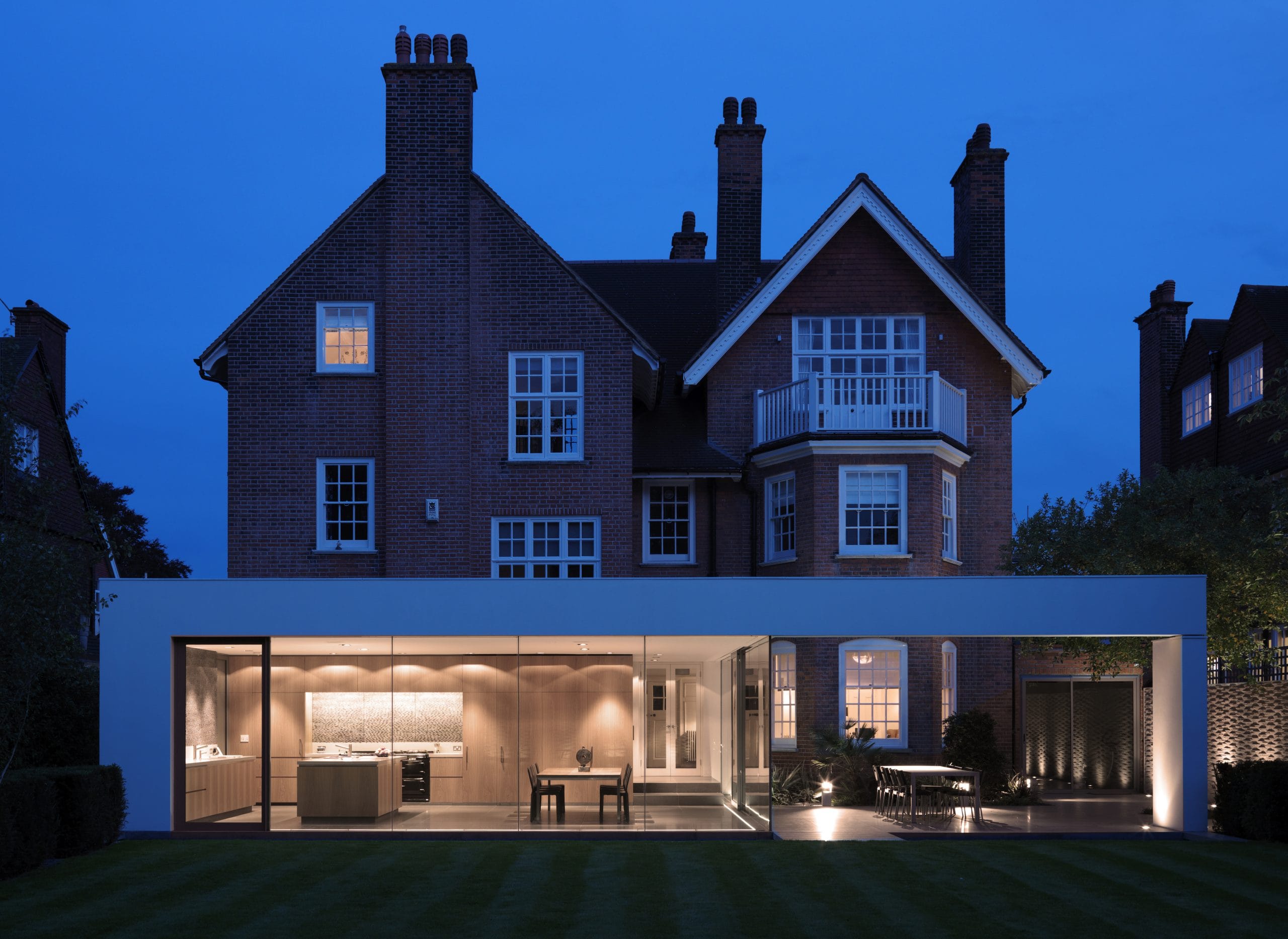 Wimbledon Architects - Extension in rear garden with open plan kitchen, dining room